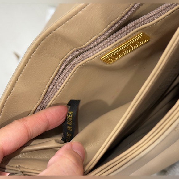 Vintage Tan Crossbody Bag with Gold Accents - Picture 2 of 8